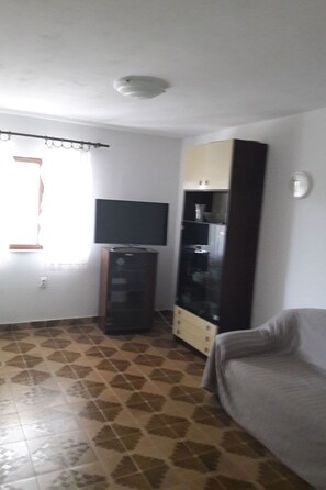 TV - Wohnung direkt am Strand by Interhome (Rogoznica)