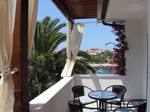 Outdoor dining - Wohnung "Ivka 1" mit Blick auf das Wasser by Interhome (Rogoznica)