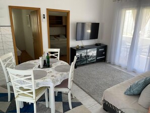 Interior - Wohnung "Ivka 1" mit Blick auf das Wasser by Interhome (Rogoznica)