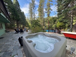 Terrace/patio - Your Spacious Escape: Creek, Pool, Hot Tub, Sauna in Enchanting Grass Valley (Grass Valley)
