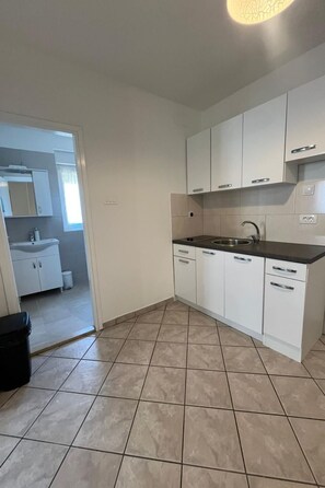 Fridge, oven, cookware/dishes/utensils - Meri 5 Villa by Interhome (Losinj / Mali Losinj)