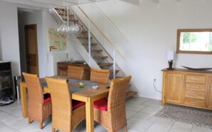 Dining - in Sourdeval Les Bois mit Garten by Interhome (Sourdeval les Bois)