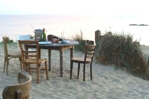 Outdoor dining - in Sourdeval Les Bois mit Garten by Interhome (Sourdeval les Bois)