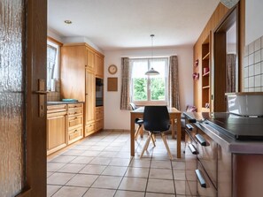Fridge, microwave, oven, dishwasher - Pünthof by Interhome (Berg am Irchel)