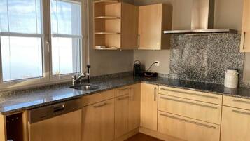 Refrigerador, microondas, horno y lavavajillas