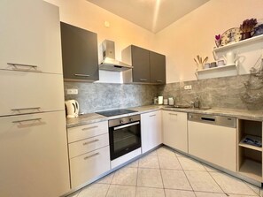 Fridge, oven, dishwasher, cookware/dishes/utensils - Apartment Zeleni Raj 2 by Interhome (Crikvenica/Dramalj)