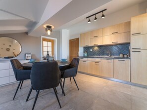 Dining - App mit Meerblick und Pool für 2-4 Personen by Interhome (Krk/Šilo)
