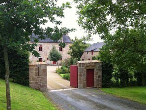 Property grounds - Maison du Lapin (Haus des Kaninchens) in Saint-Étienne-en-Coglès by Interhome (St Brice en Coglès)
