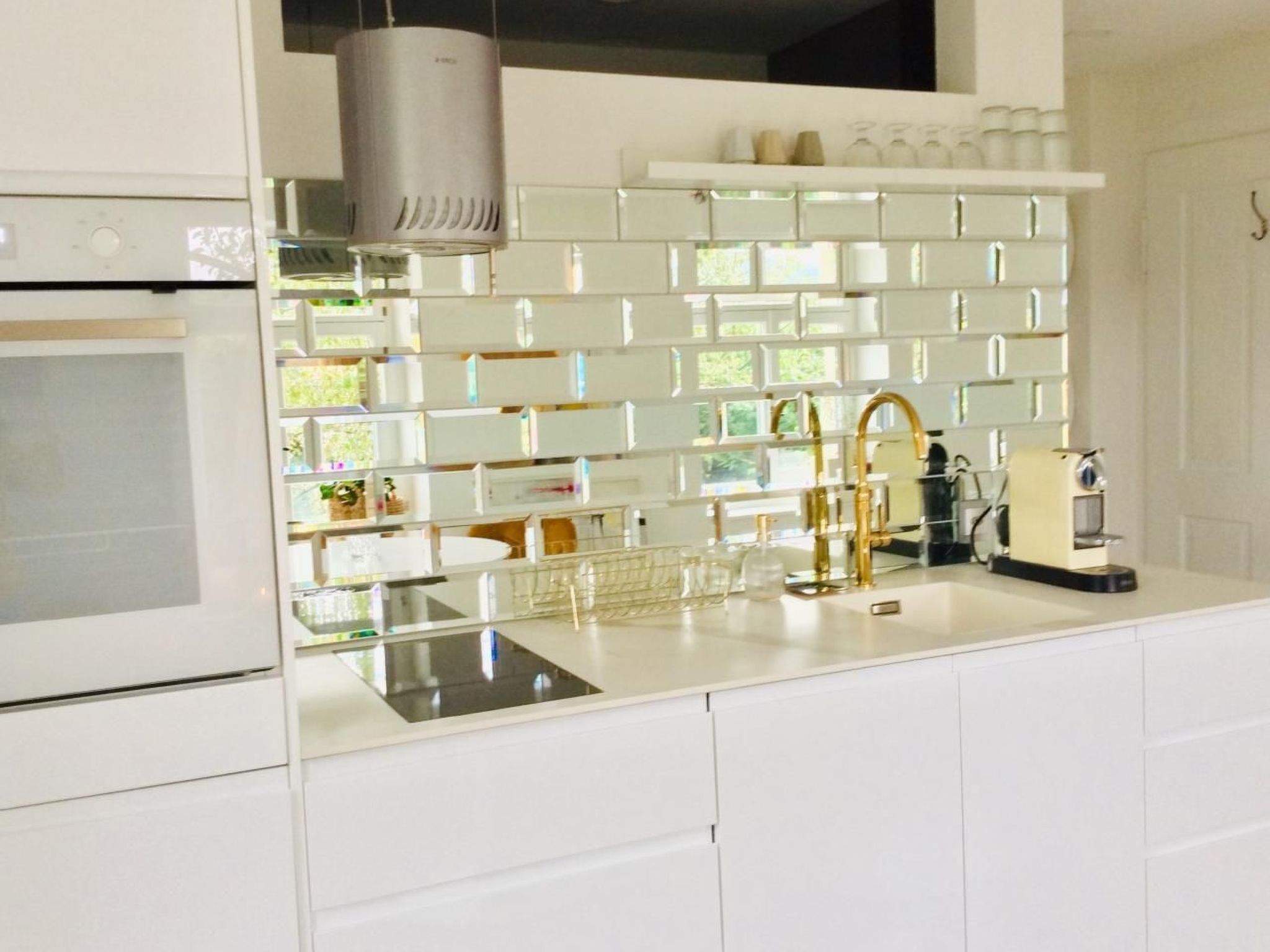 Fridge, oven, dishwasher, cookware/dishes/utensils