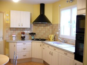 Fridge, microwave, oven, dishwasher - mit eigener Terrasse by Interhome (Guéhenno)