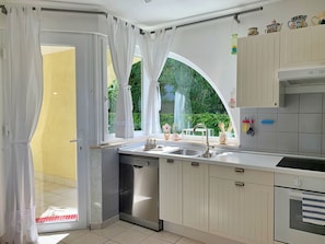 Fridge, oven, dishwasher, cookware/dishes/utensils - Appartement Savic M by Interhome (Krk/Šilo)