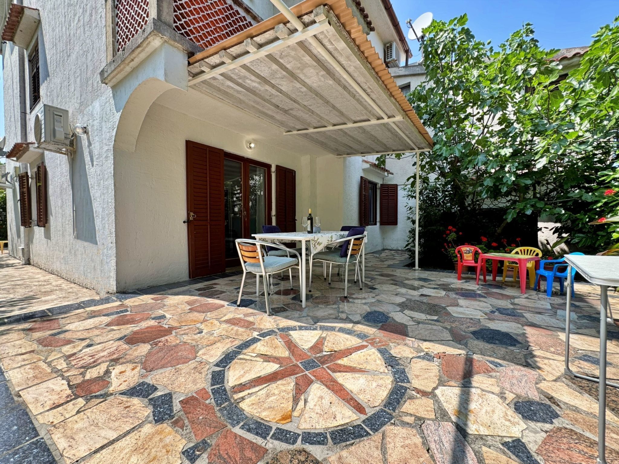 屋外ダイニングエリア