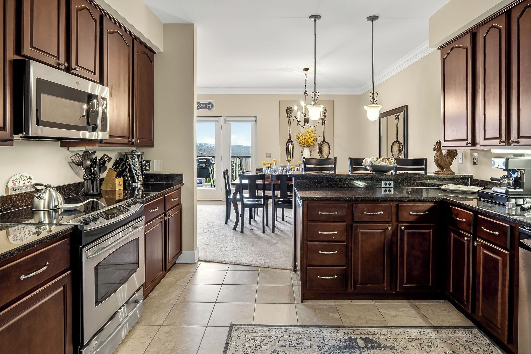 冰箱、微波炉、烤箱、炉灶