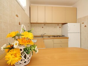 Fridge, cookware/dishes/utensils - Apartment Radosna by Interhome (Krk/Šilo)