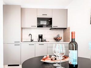 Fridge, microwave, oven, cookware/dishes/utensils - Haus Anna by Interhome (Baška Voda)