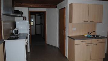 Réfrigérateur, four, lave-vaisselle