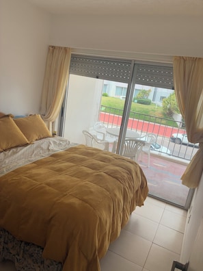 Fer et planche Ă repasser, Wi-Fi, literie fournie