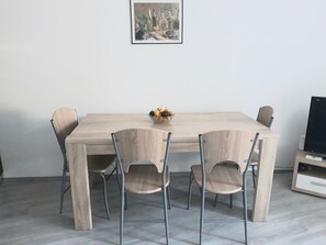 Dining - Wohnung "Mariel" by Interhome (Dragovode)