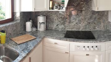 Kühlschrank, Mikrowelle, Ofen, Geschirrspüler