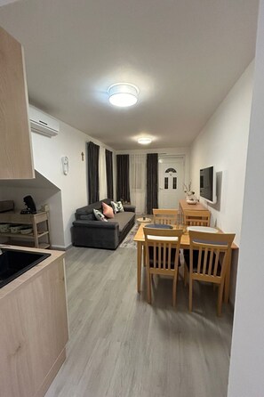TV - Wohnung "Adele A2 Erdgeschoss" by Interhome (Srima)