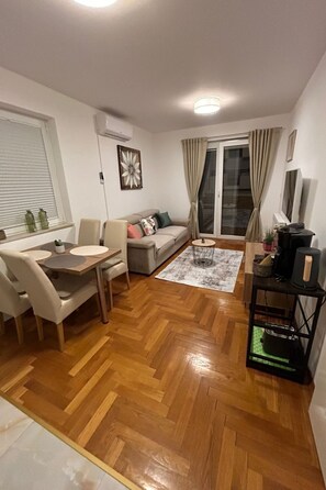 Interior - "Adele A1 erste Katze" by Interhome (Srima)