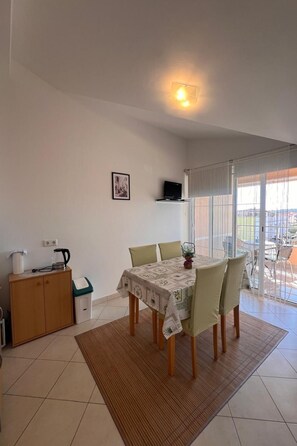 Dining - Wohnung "Ivić 4" by Interhome (Srima)