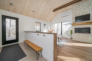 Interior - Elys 9: Le Massif, Hot Tub, Terrace & Forest Views (Baie-Saint-Paul)