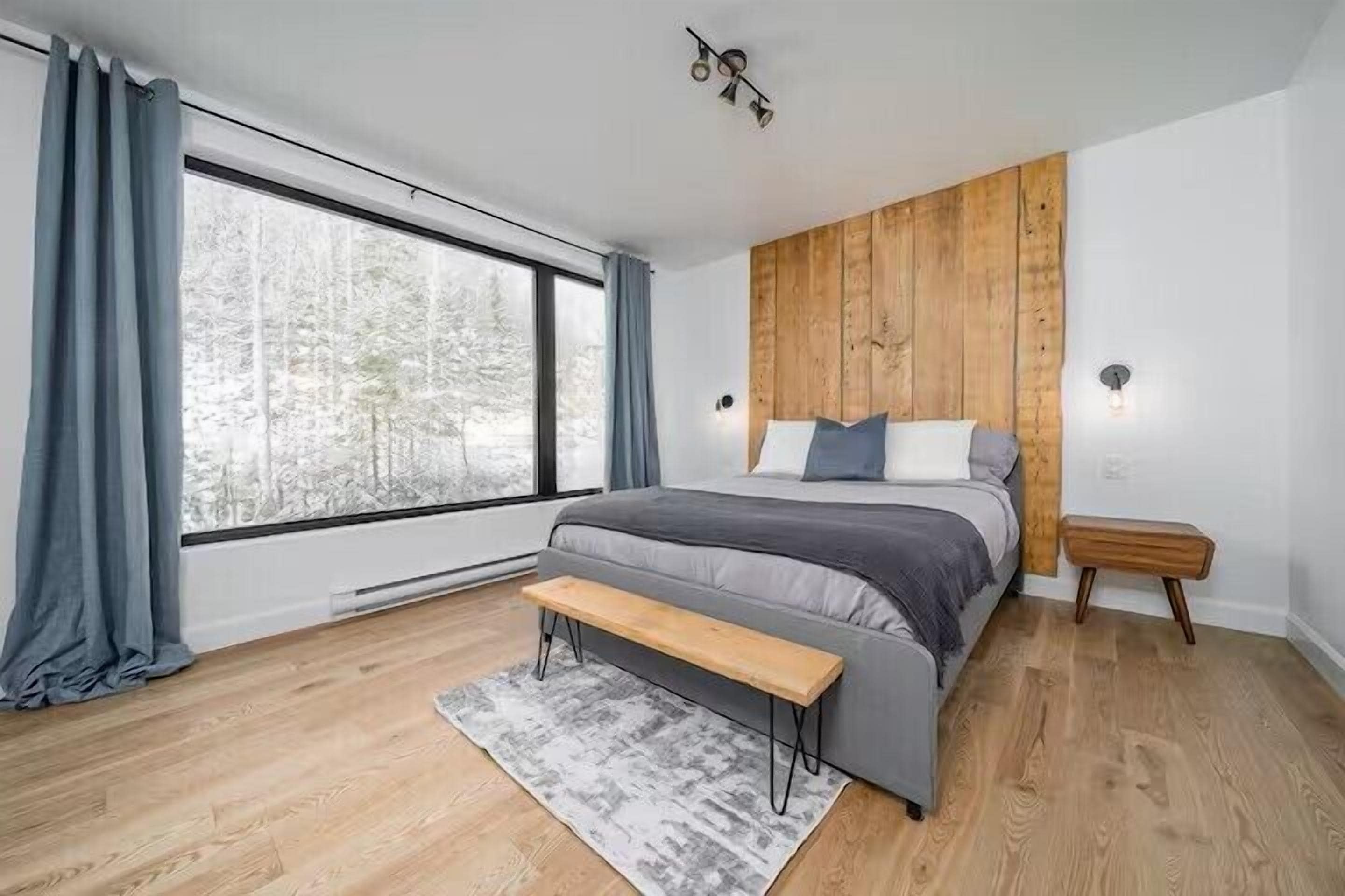 2 bedrooms, iron/ironing board, WiFi