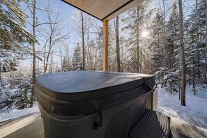 Tina de hidromasaje al aire libre