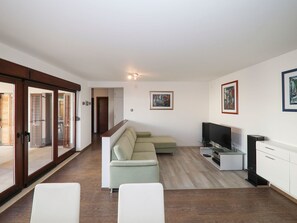DVD player - mit Terrasse by Interhome (Dragišina)