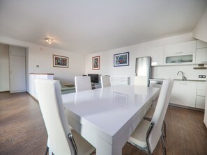 Dining - mit Terrasse by Interhome (Dragišina)