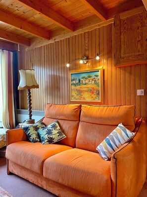TV - Mountain chalet apartment in the heart of the resort (Laveissière)