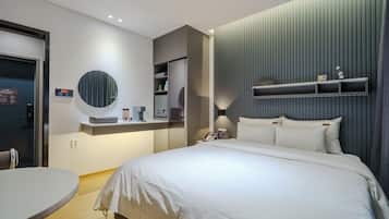 Deluxe Double Room, Styler | Desk, laptop workspace, blackout drapes, soundproofing