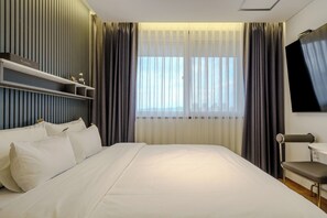 Deluxe Double Room, Styler | Desk, laptop workspace, blackout drapes, soundproofing - hotelhariu (Gwangju)