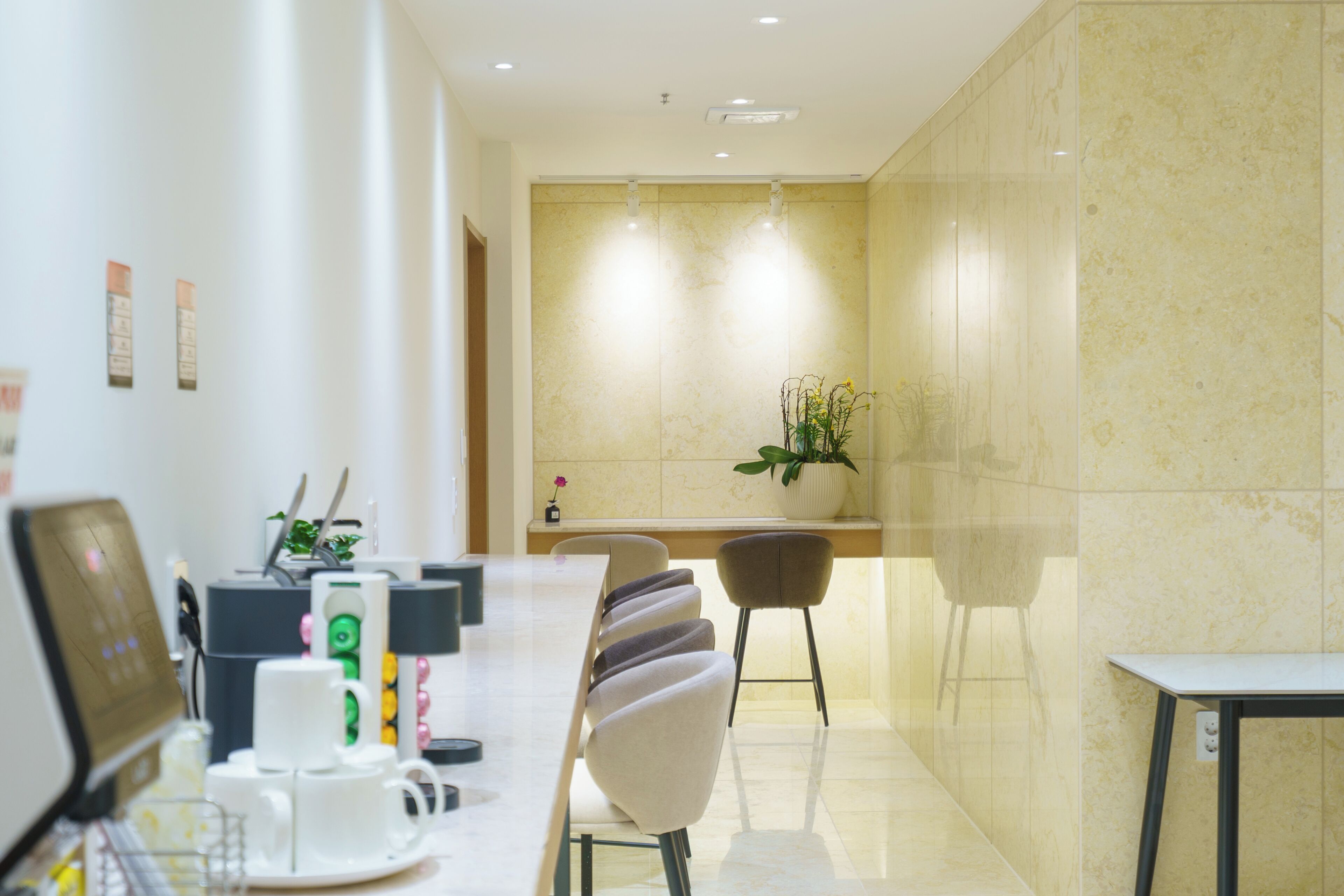 بوفيه فطور يوميًا بتكلفة قدرها (15000 KRW للشخص)