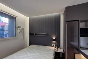 Standard Double Room, City View | Desk, laptop workspace, blackout drapes, soundproofing - hotelhariu (Gwangju)