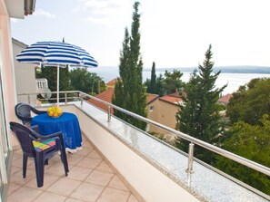 Outdoor dining - in Dramalj mit Terrasse by Interhome (Crikvenica/Dramalj)