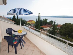 Outdoor dining - Appartement in Dramalj mit Terrasse by Interhome (Crikvenica/Dramalj)