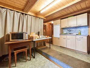 Fridge, microwave, oven, cookware/dishes/utensils - Hof Geilisguet by Interhome (Heimisbach)