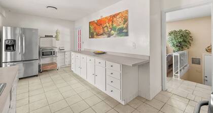 Perfect 5-bedroom house with spacious fenced backyard in Clarksville.