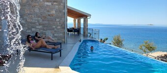 Ferienvilla "Dalmatiner" mit Infinity Pool by Interhome