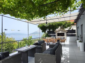Outdoor dining - mit Blick auf das Wasser by Interhome (Orebić)