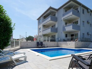 Pool - Appartement Adria mit Meerblick und Gemeinschaft by Interhome (Trogir/Okrug Donji)