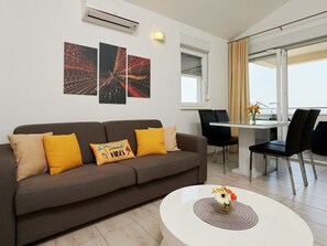 TV - Appartement Adria mit Meerblick und Gemeinschaft by Interhome (Trogir/Okrug Donji)