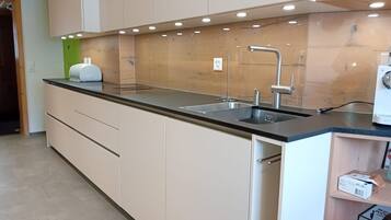 Réfrigérateur, four, lave-vaisselle