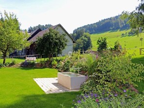 المنطقة المحيطة بالمنشأة