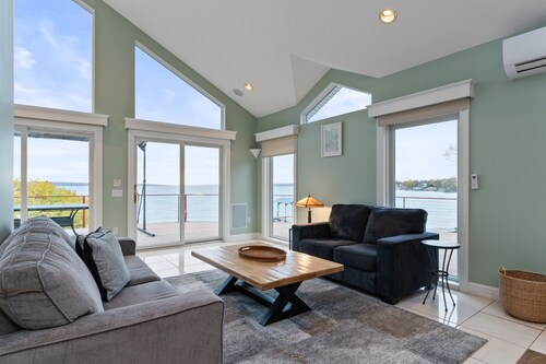 Cayuga Lakefront | Pool | Dock | FLX Wine Trail