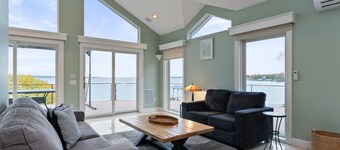 Cayuga Lakefront | Pool | Dock | FLX Wine Trail