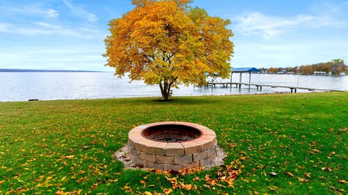 Cayuga Lakefront | Pool | Dock | FLX Wine Trail