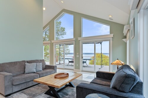 Goose House| Pool | Lakefront | Sleeps 10 | Cayuga Lake